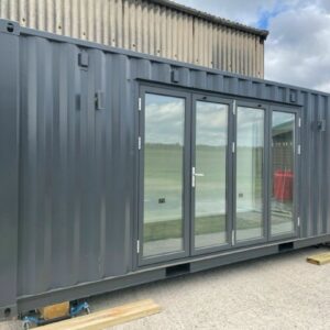 Design di uffici container con vetrate a bovindo: nuovo e moderno